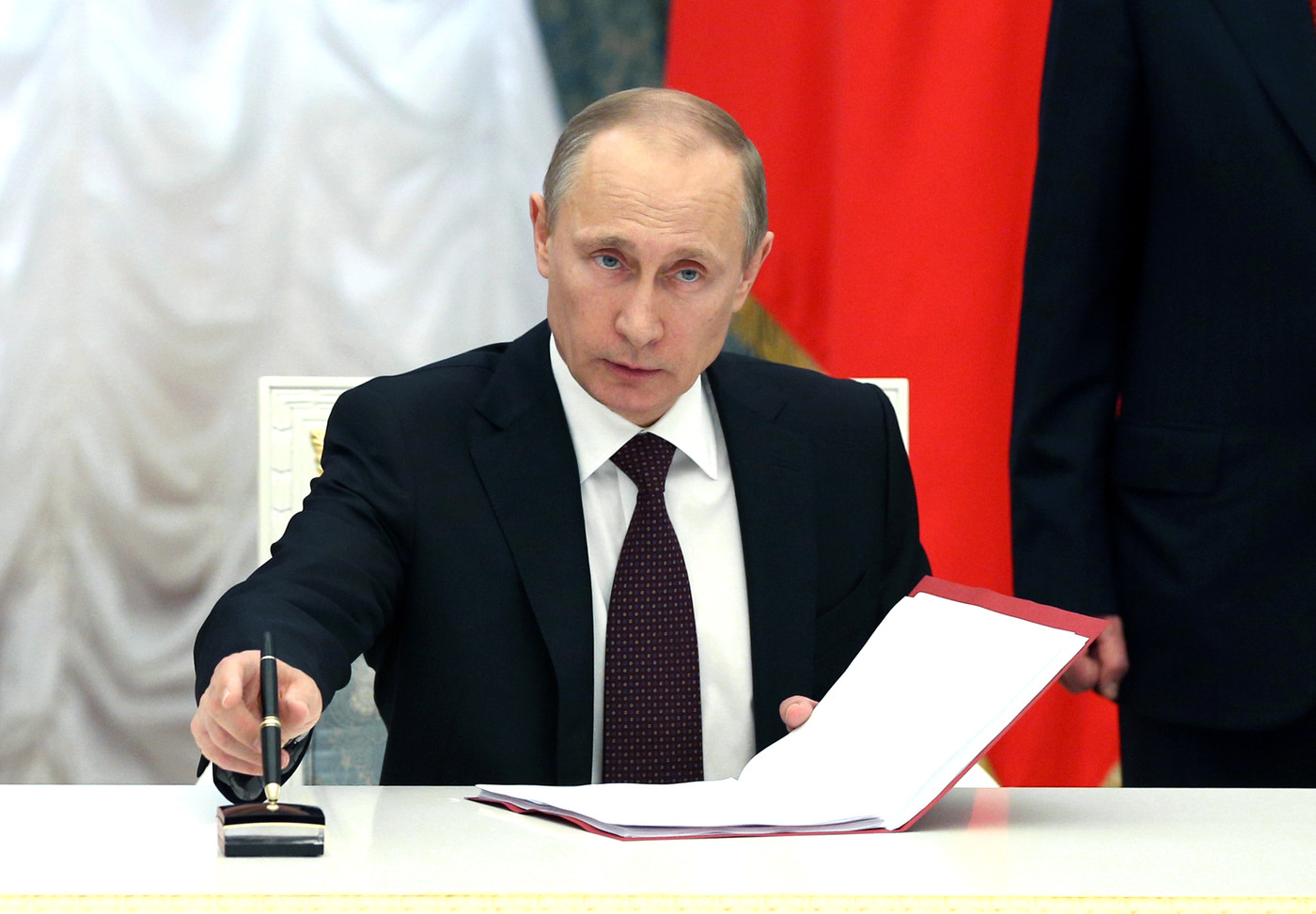 Президент РФ В.Путин подписал указ об образовании Крымского Федерального округа РФ